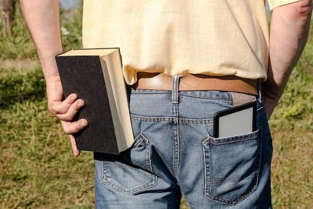 eBooks lesen in der Sonne: Auch mit Amazons neuem Kindle Oasis möglich (c) Amazon